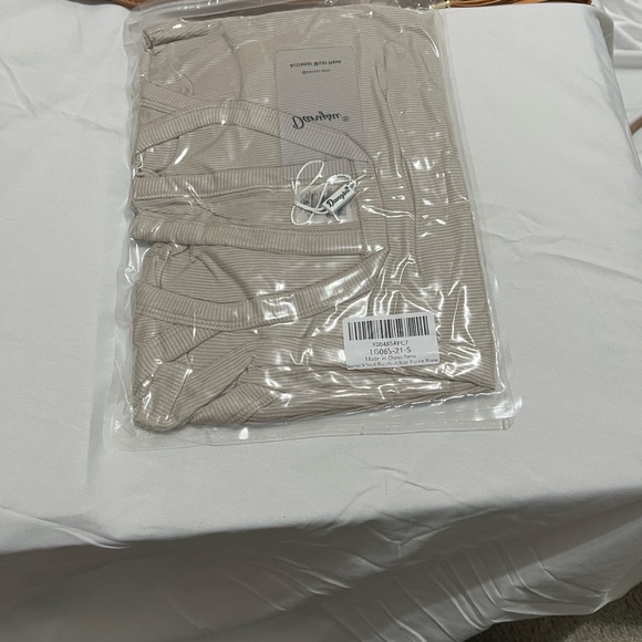 Women's Cream Ribbed razorback Tanktop - Picture 4 of 4